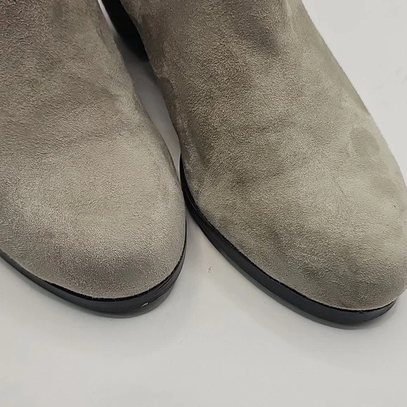 Sam Edelman Louie Fringe Suede Booties. Size 7 - Picture 6 of 9